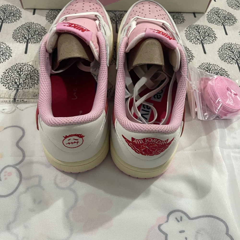 Travis Scott Women’s Low-Top Sneakers — Light Pink & Hot Pink & White - Picture 7 of 8